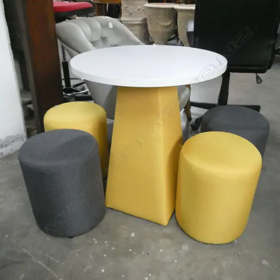 YELLOW BASE TABLE H. 690MM + 4 POUFS 