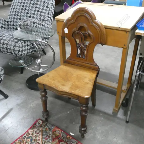 VICTORIAN HALL CHAIR