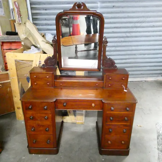 VICTORIAN MAHOGANY DRESSING TABLE