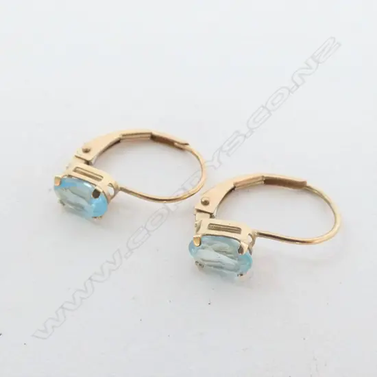 EARRINGS, 10ct GOLD AND AQUAS