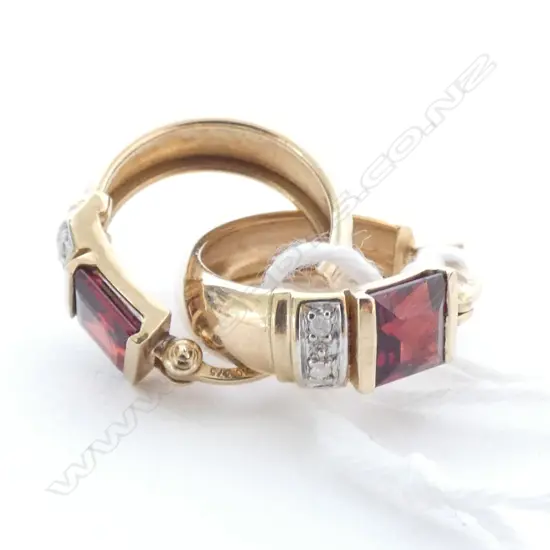EARRINGS, DIAMONDS AND GARNET SET IN 9ct GOLD, 2.1gm