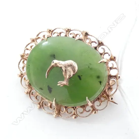 9CT GREENSTONE BROOCH 