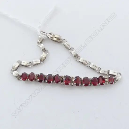 GARNET AND STG SILVER CHAIN BRACELET
