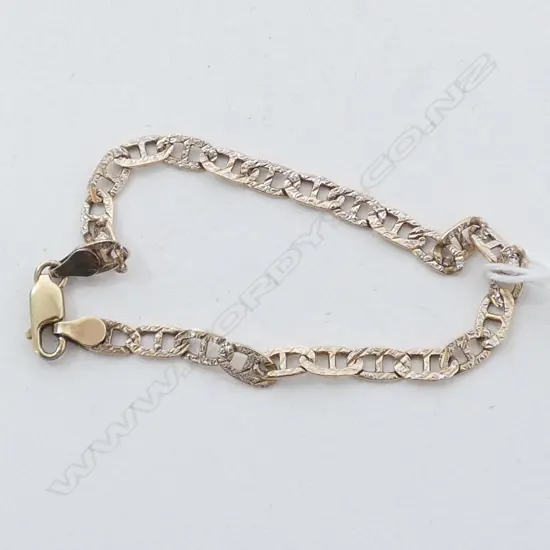 9 CT GOLD BRACELET 4.5 GRAMS