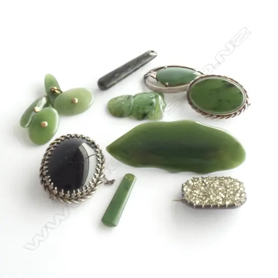 8 MAINLY GREENSTONE JEWELLERY PCES INCLS CUFFLINKS