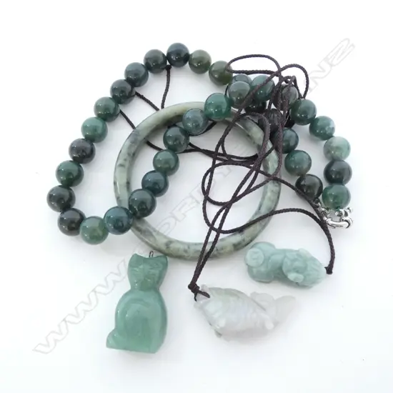 JADE NECKLACE, BANGLE & 3 PENDANTS 