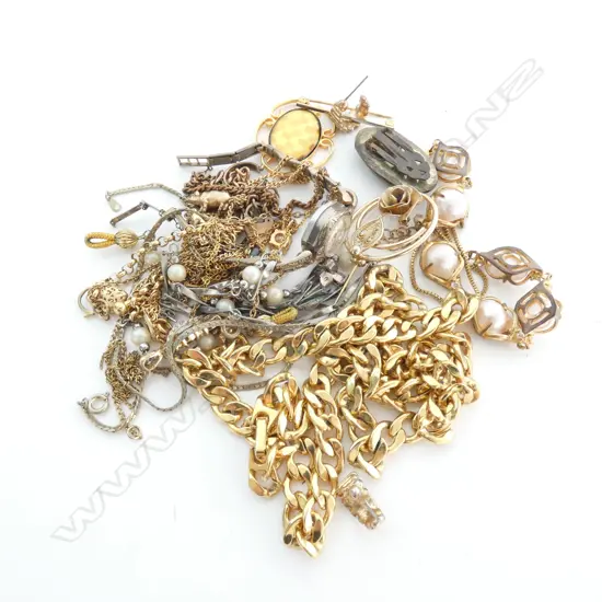 LOT OF BETTER COSTUME JEWELLERY