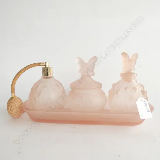 4 PCE REPRODUCTION PINK GLASS VANITY SET L. 260MM