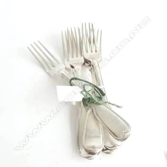 6 SILVER FIDDLE-THREAD TABLE FORKS 506GMS
