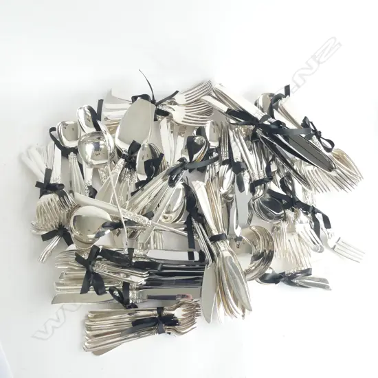 COMPREHENSIVE COLLECTION OF COMMUNITY PLATE CUTLERY