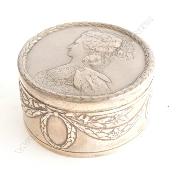 EUROPEAN 930 SILVER WITH BRITISH IMPORT MARKS POWDER BOX 110 GRAMS