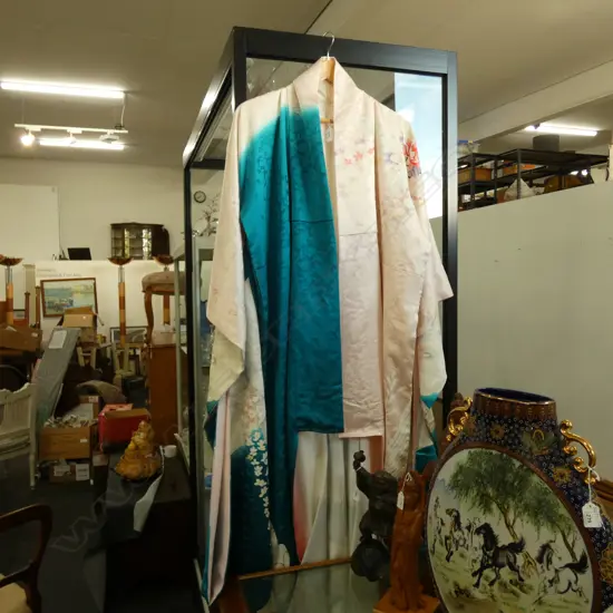 HAND-MADE FURISODE KIMONO WORN BY YOUNG WOMEN AT COMING OF AGE CEREMONIES ETC