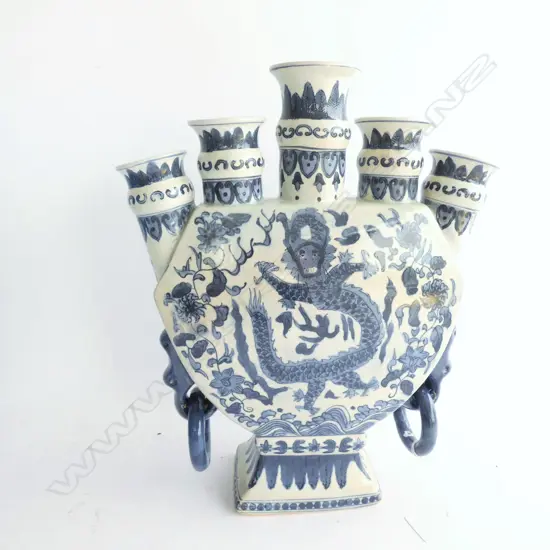 CHINESE B/W 5 FLUE VASE H. 310MM