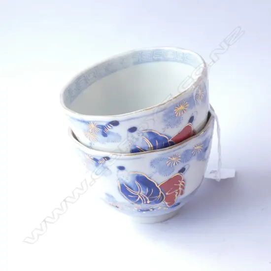 2 POLYCHROME IMARI TEA CUPS WITH WATER-GOLD HIGHLIGHTS - DIA 85MM