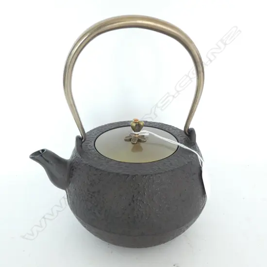 JAPANESE IRON TEAPOT H. 220MM