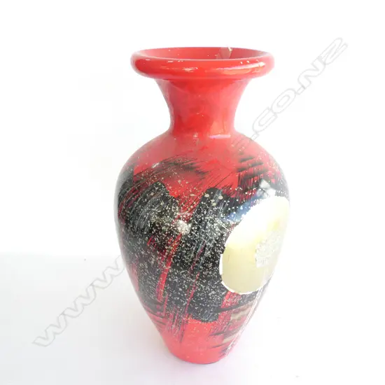 LG ORIENTAL FLOOR VASE - PAINTED IN RED / BLACK & GOLD TONES - H. 610MM