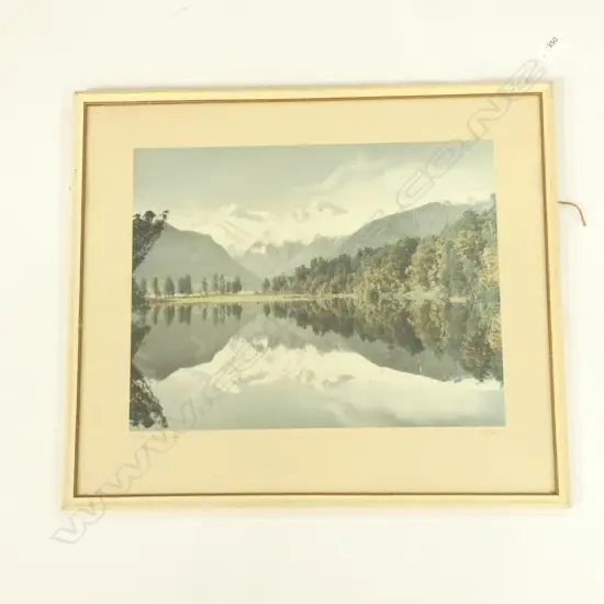 WHITES AVIATION LAKE MATHESON 290 X 370MM