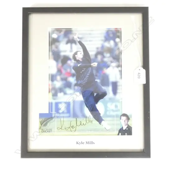 SIGNED KYLE MILLS PHOTOGRAPH WITH AUTH. CERT. H.325mm X 275mm