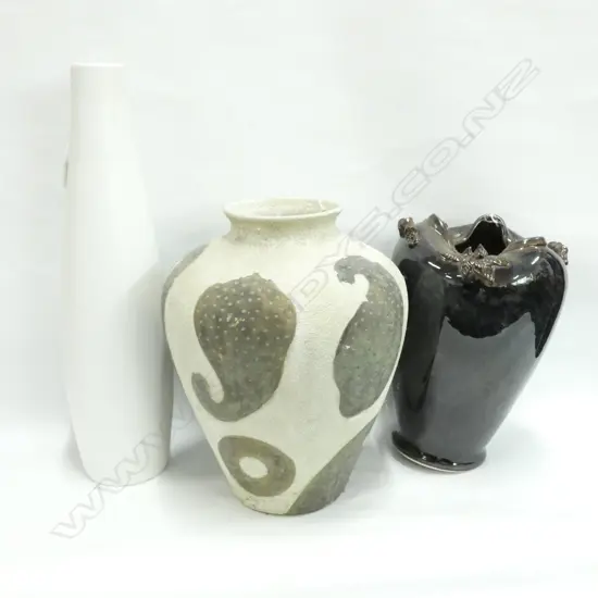 THREE LG POTTERY VASES TALLEST H.560MM