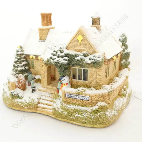 LILLIPUT LANE - BATTERY OPERATED 'SCHOOL'S OUT FOR CHRISTMAS' - WITH BOX & CERTIFICATE