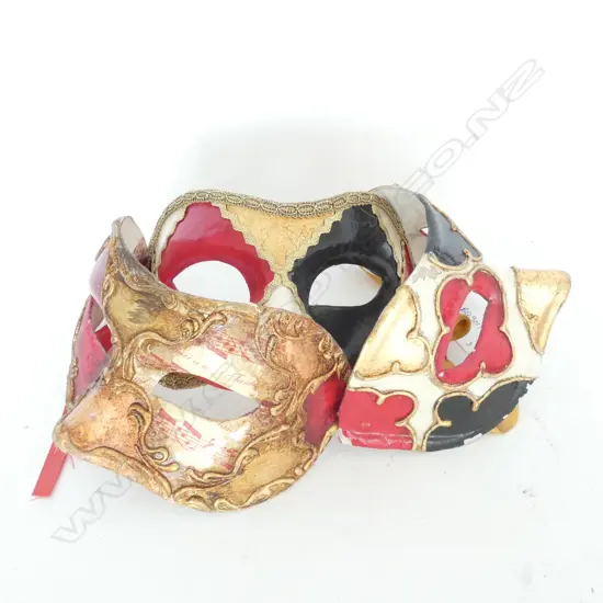 2 VENETIAN MASKS MAN & BLUE LADY H. 240MM