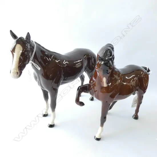 2 BESWICK HORSES L. 245MM