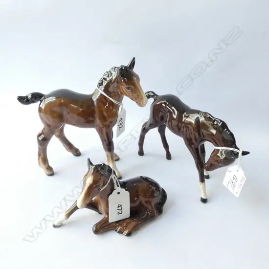 3 BESWICK FOALS L. 160MM