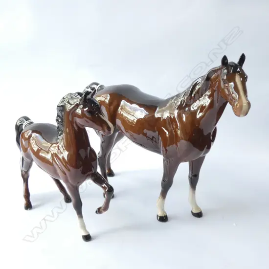 2 BESWICK HORSES L. 260MM