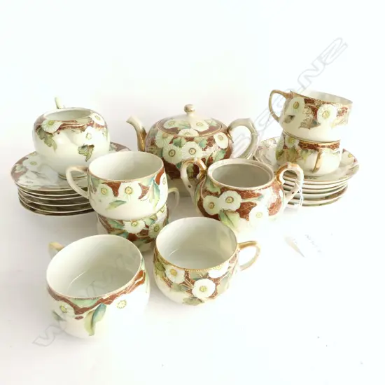 18PC JAPANESE PORCELAIN TEA SET INC. TEAPOT