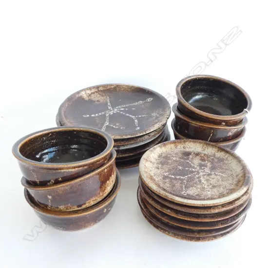 SET 18 PLATES & BOWLS, 1970s CHCH POTTER (2 SMALL RIM FRITS [CHCH EARTHQUAKE]0