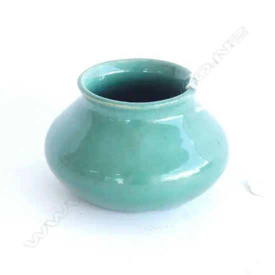 OLIVE JONES VASE INCISED TO BASE H.60mm X 95mm