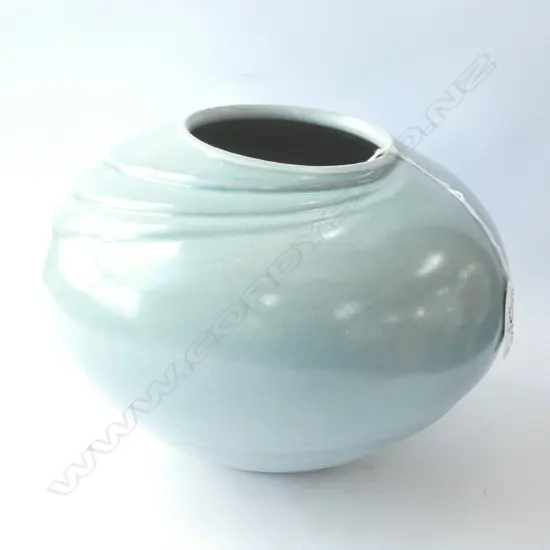 CERAMIC VASE 