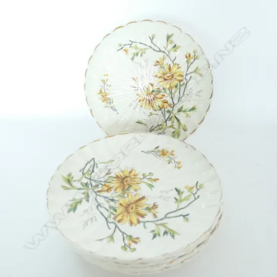 SIX VINTAGE SCALLOPED FLORAL PLATES - DIA. 220MM