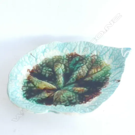 EARLY MAJOLICA LEAF DISH Dia.305mm