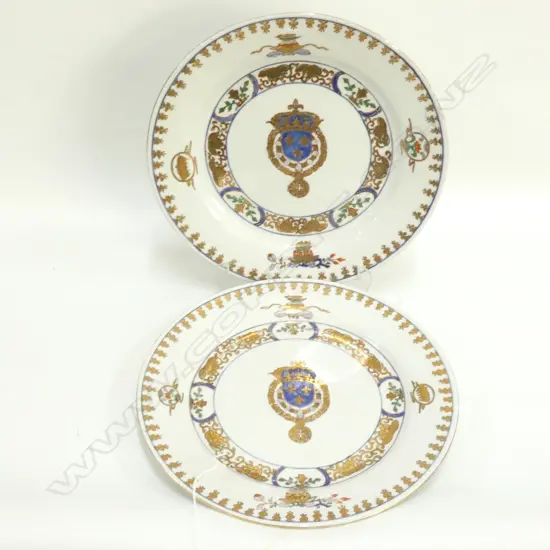 PAIR CHINESE ARMORIAL PLATES WITH FRENCH ROYAL COAT OF ARMS, YONG ZHENG  D 250 MMSTYLE