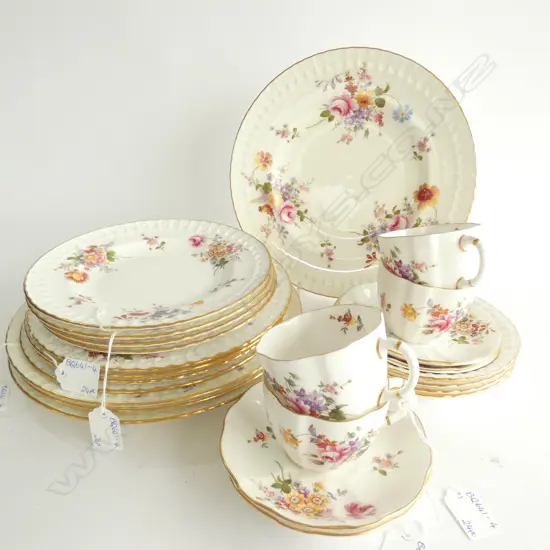 ROYAL CROWN DERBY / DERBY POSIES 24 PC DINNER SERVICE