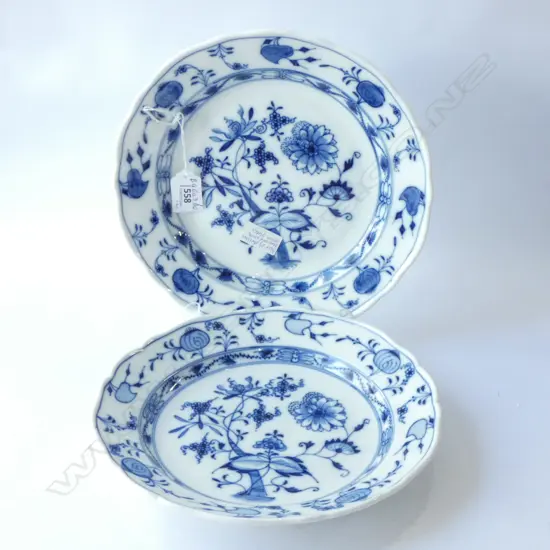 PAIR MEISSEN BLUE & WHITE ONION PLATES D 250 MM