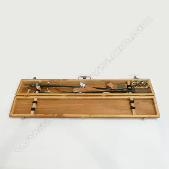 VINTAGE 'APOLLO' FALCON ARCHERY BOW IN CASE L. 940MM