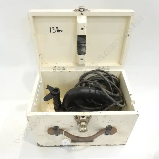 ROYAL NAVY WWII NAVAL SIGNAL LAMP IN ORIG. CASE W. 330MM