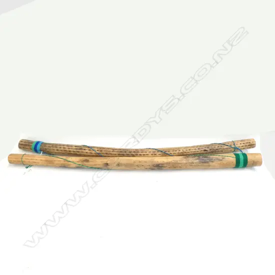 2 WOODEN SHAKING STICKS L. 1000MM