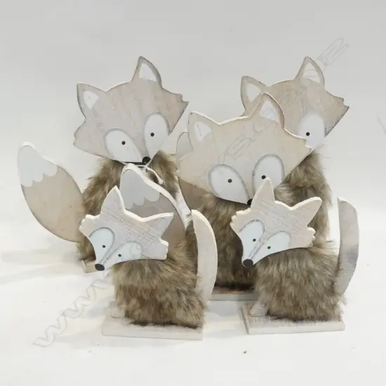 5 FOXES WITH FUR TRIM 