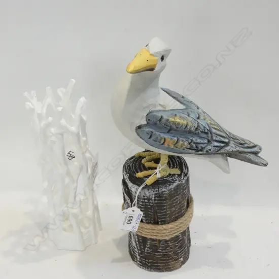 SEAGULL ON A POST - H 290MM & CORAL FORM VASE - H. 210MM