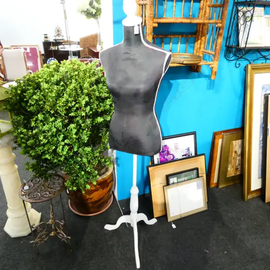 MODERN TAILORS DUMMY ON STAND H. 1600MM