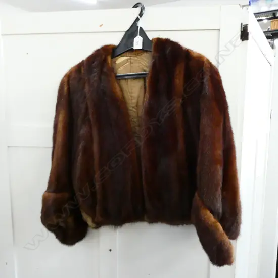 MINK CAPE AF LINING TORN