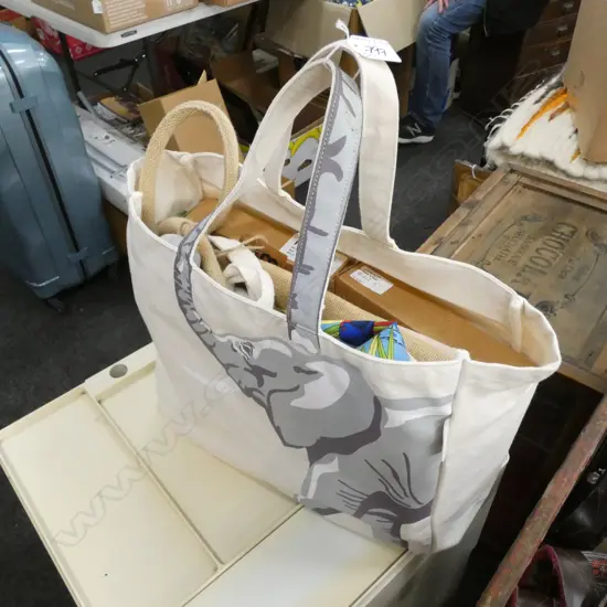 3 ANIMAL PRINT CANVAS TOTE BAGS + 2 OTHER  + 2 WOODGRAIN NZ ABSTRACT DESIGN SHEEP & KIWI - ALL BRAND NEW