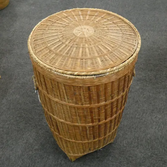 WOVEN BAMBOO LIDDED LAUNDRY BASKET 