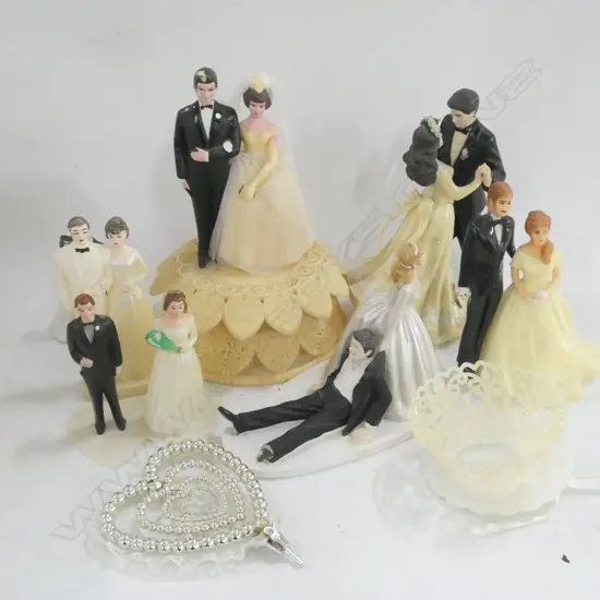SM BOX OLD WEDDING CAKE ORNAMENTS