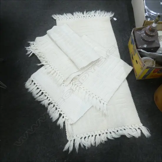 3 WHITE RUGS 1220 X 600MM