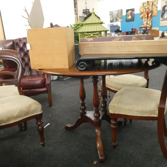 ROUND KAURI COLONIAL TABLE 