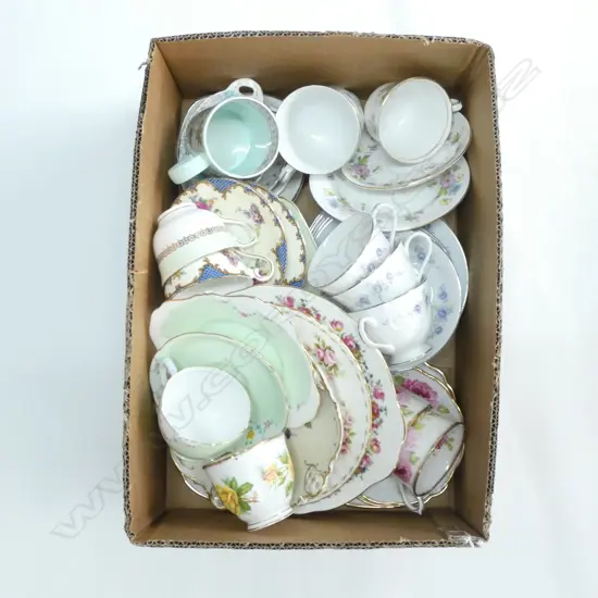 LG BOX LOT QUALITY CHINA INCL. ROYAL ALBERT TRIOS 